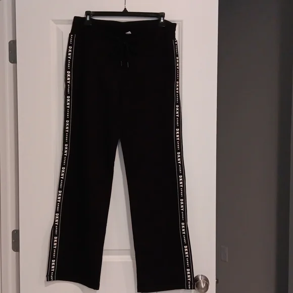 Sweatpants and sweatshirt - Picture 2 of 6